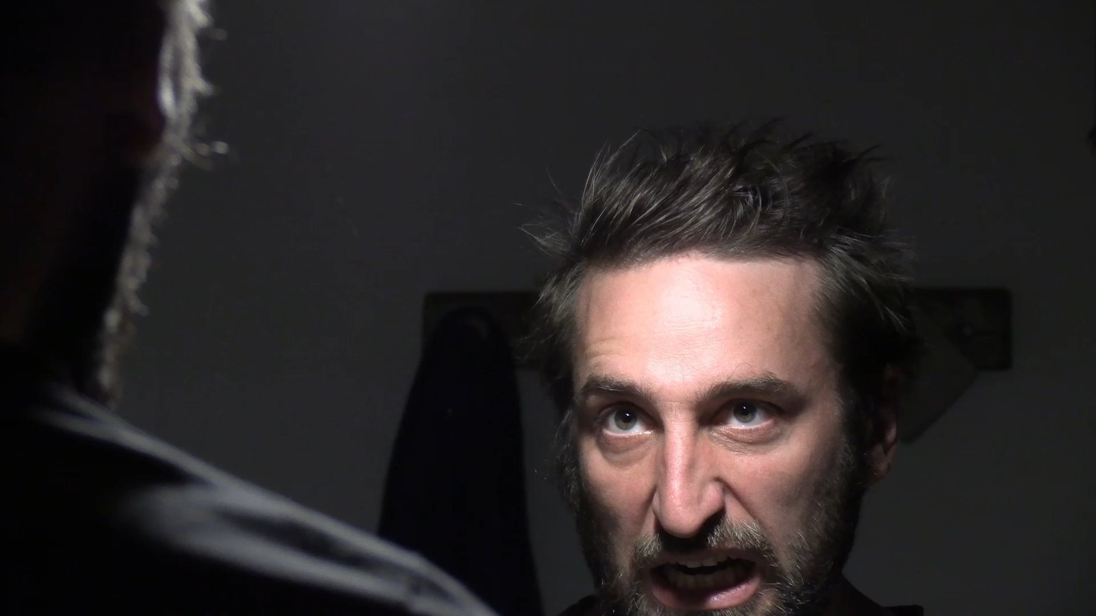 Walter Schmuck in dramatischer Szene, Filmstill aus Des Kaisers Neue Krone