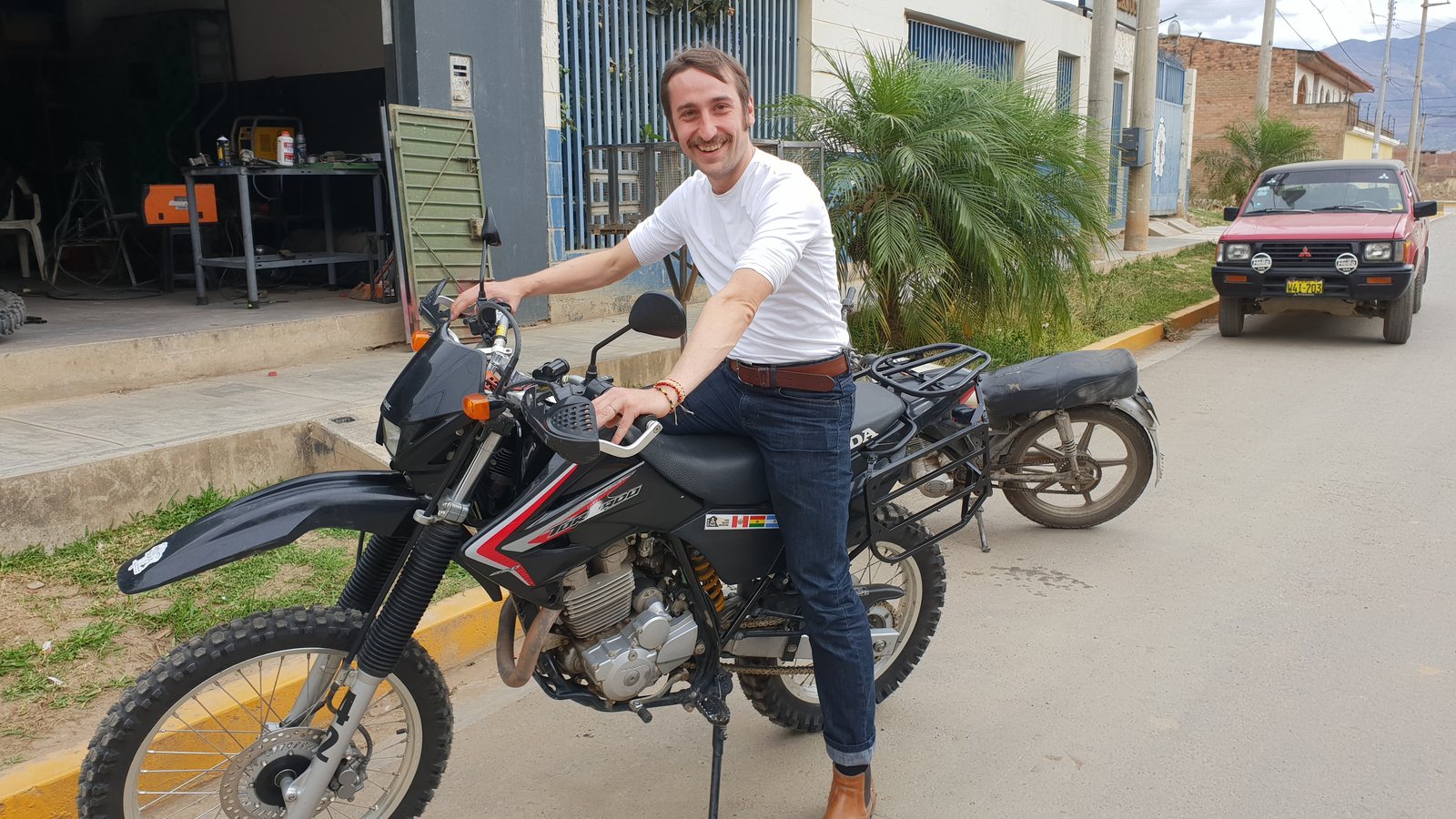 Walter Schmuck auf einem Motorrad in Peru